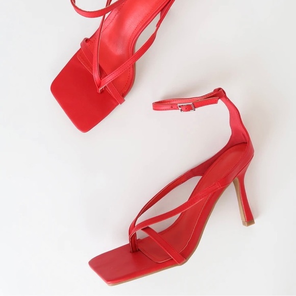 Lulu’s Red Square Toe Heels - Picture 2 of 7